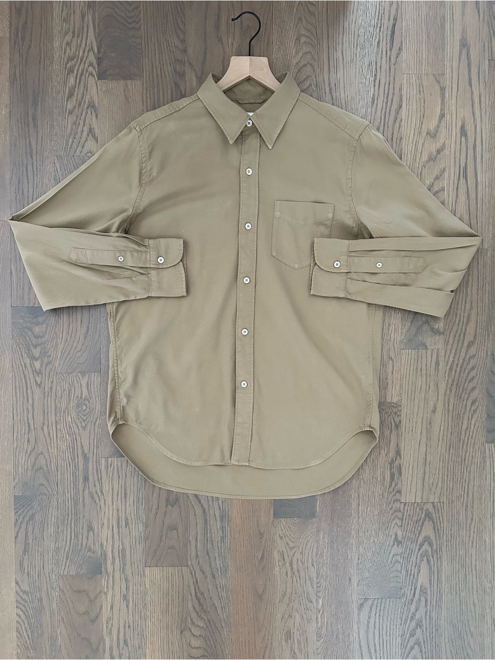 Buck Mason Men's Draped Twill One Pocket Shirt in Khaki Tan Size Medium